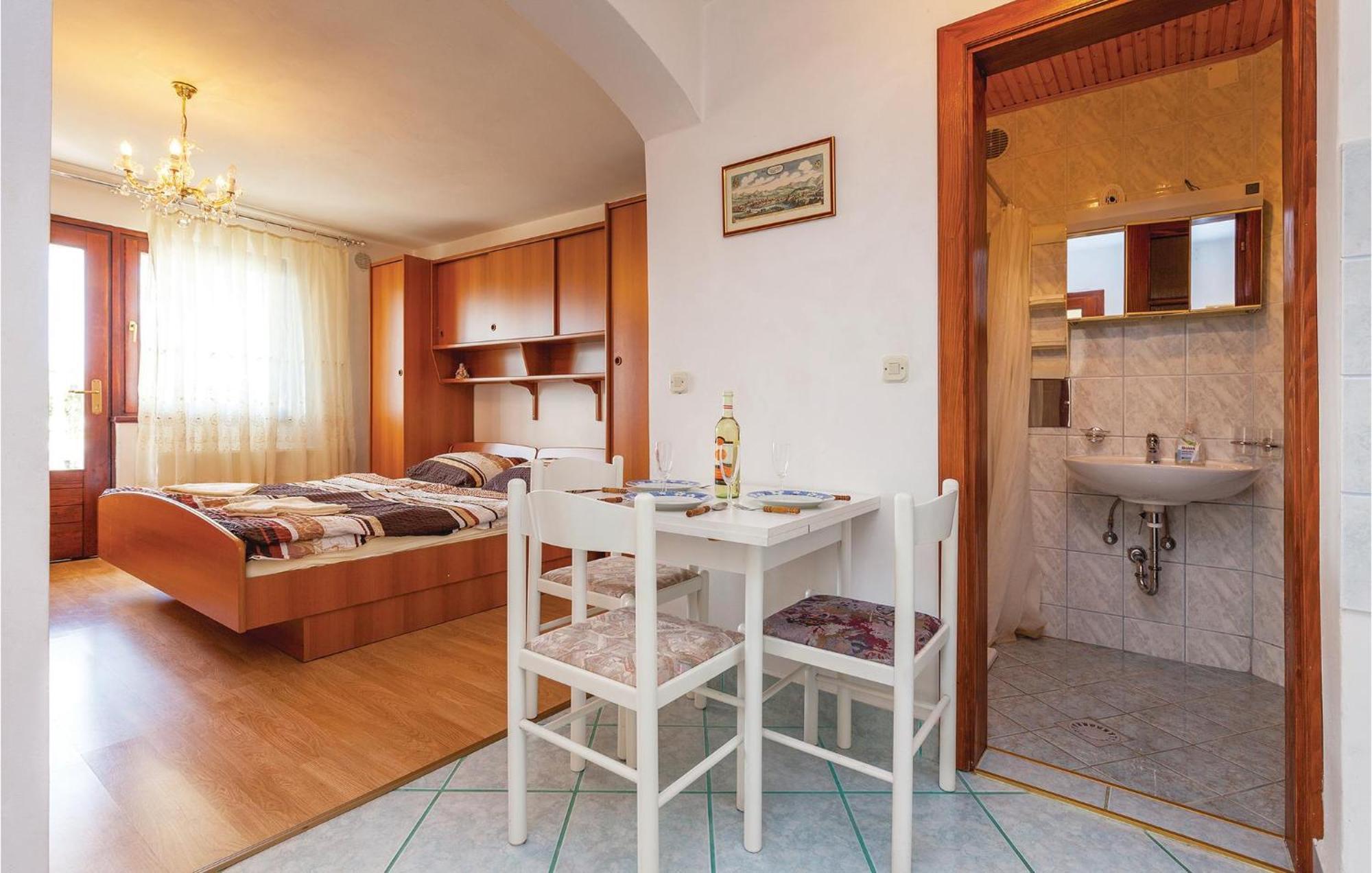 Stunning Apartment In Crikvenica With Wifi ภายนอก รูปภาพ